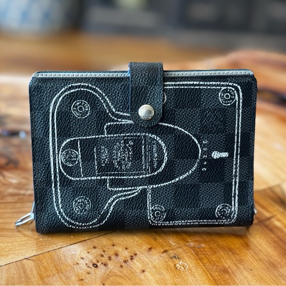 LIMITED EDITION Louis Vuitton Damier Graphite Trunks Agenda has been repurposed - Picture 3 of 17